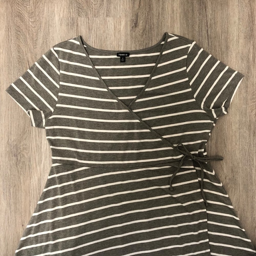 Torrid Women's Size 2X Wrap Dress Striped Surplice Dress Heather Gray Faux Wrap - Picture 3 of 9